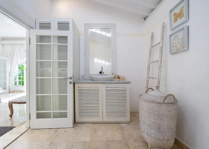 Cozy & Charming 4br Luxury Villa Canggu (Bali)